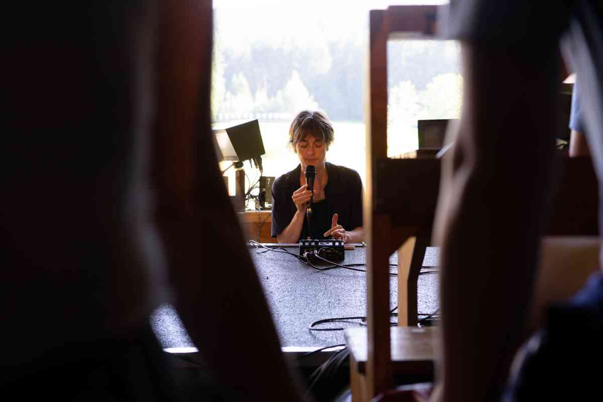 «The Operator»: Die Genfer Künstlerin Axelle Stiefel performte im Rahmen des TaDA-Schwerpunkts.